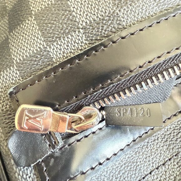 Auth Louis Vuitton Daniel GM Shoulder Bag Messenger Damier Graphite N58033 - Picture 15 of 16